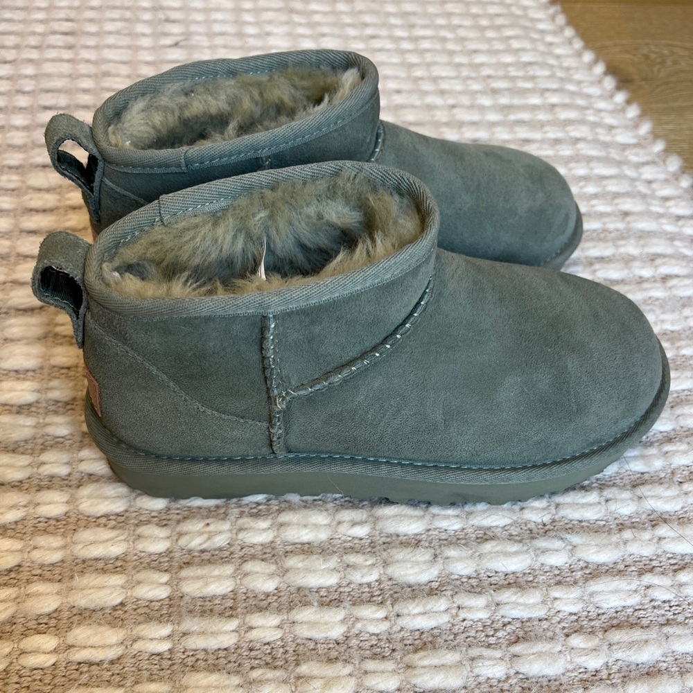 Ugg ultra mini green excellent condition